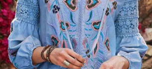 25 Ide Baju Bohemian untuk Wanita yang Cantik